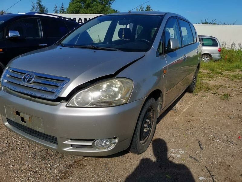 Фотография 2 - Toyota Avensis Verso 2002 г запчясти