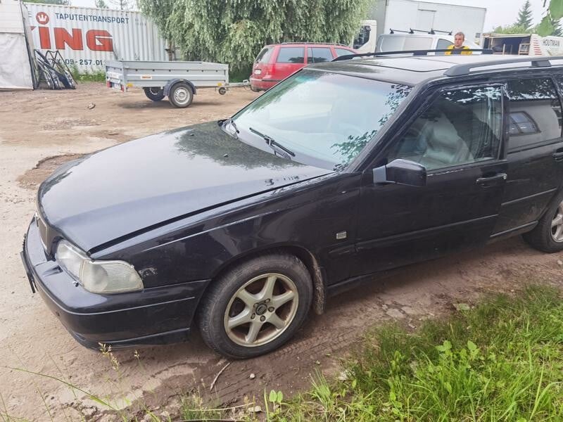 Photo 4 - Volvo V70 1999 y parts