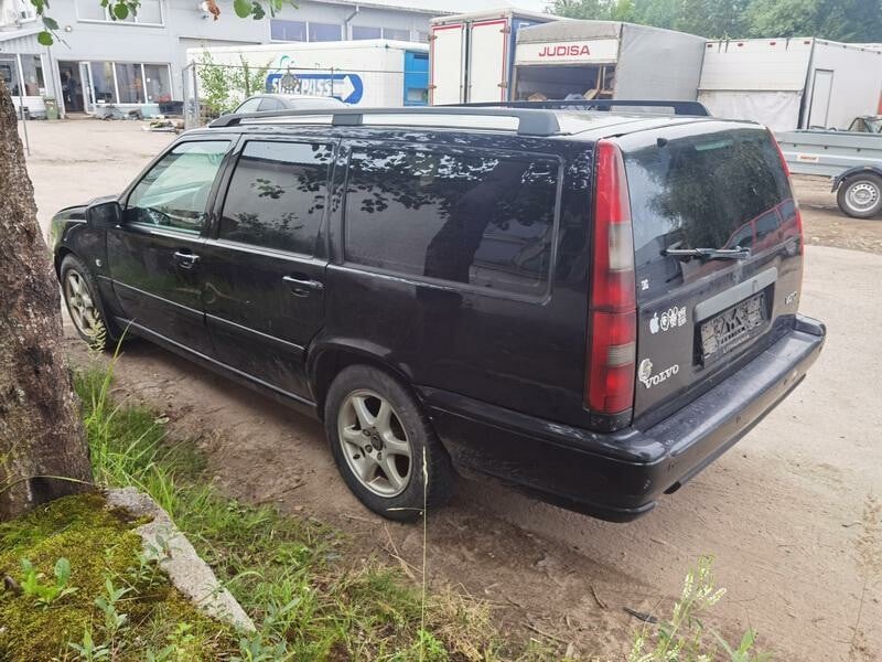 Photo 5 - Volvo V70 1999 y parts