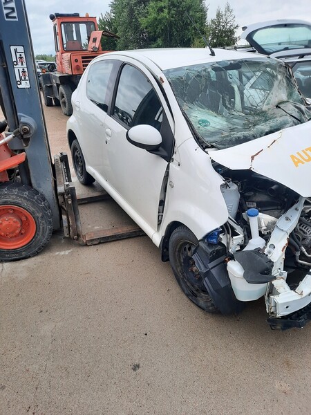 Photo 3 - Toyota Aygo 2011 y parts