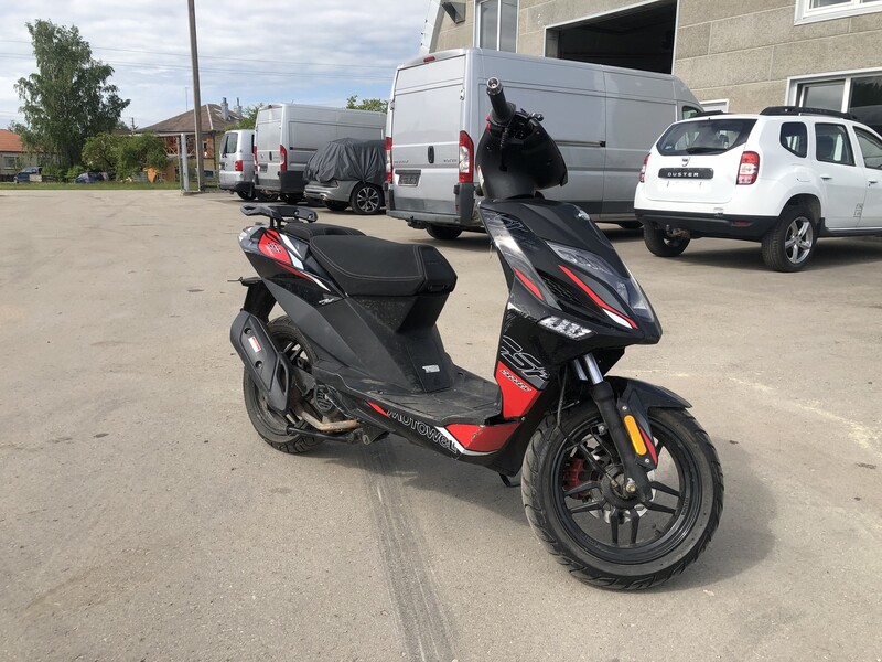 Photo 2 - Motowell 2020 y Scooter / moped