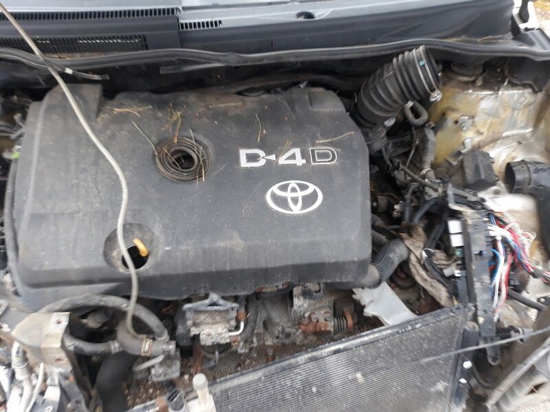 Photo 2 - Toyota Corolla Verso 2009 y parts