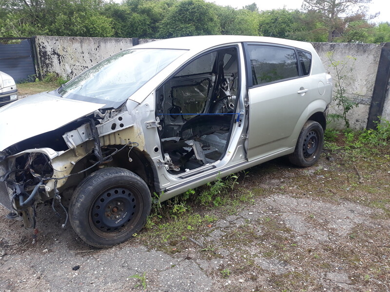 Photo 5 - Toyota Corolla Verso 2009 y parts