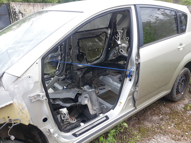 Photo 6 - Toyota Corolla Verso 2009 y parts