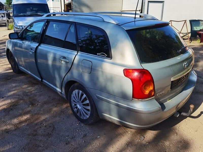 Photo 5 - Toyota Avensis 2003 y parts