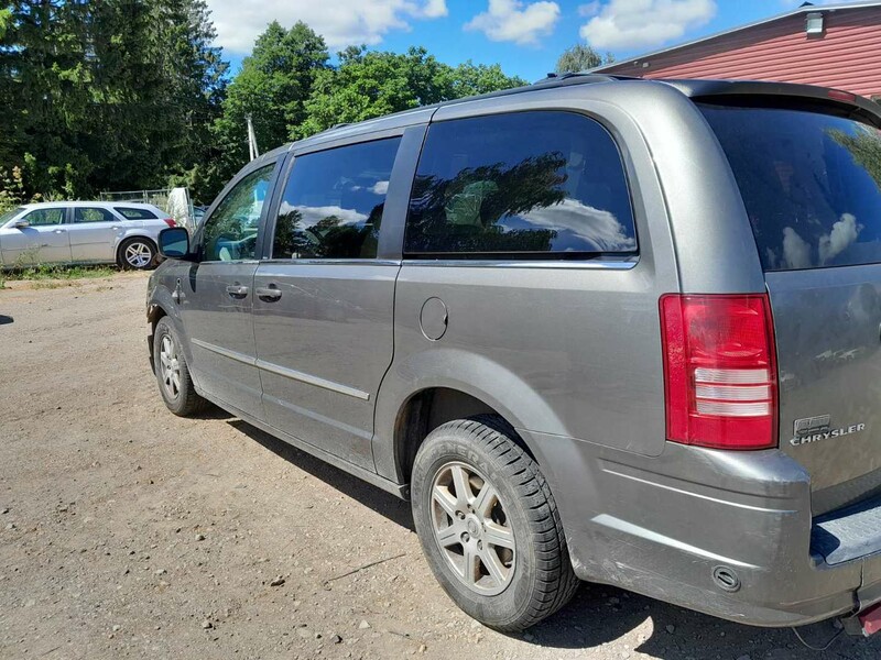 Chrysler Town & Country 2010 y parts