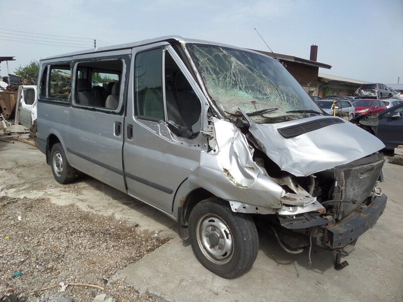 Photo 2 - Ford Transit 2011 y parts