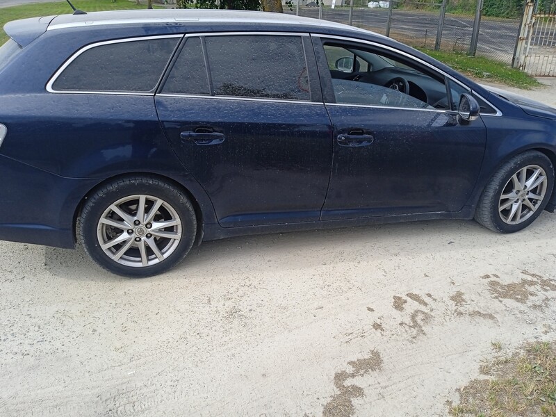 Photo 1 - Toyota Avensis 2011 y parts