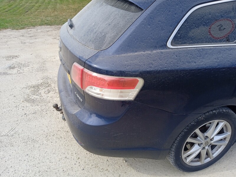 Photo 3 - Toyota Avensis 2011 y parts