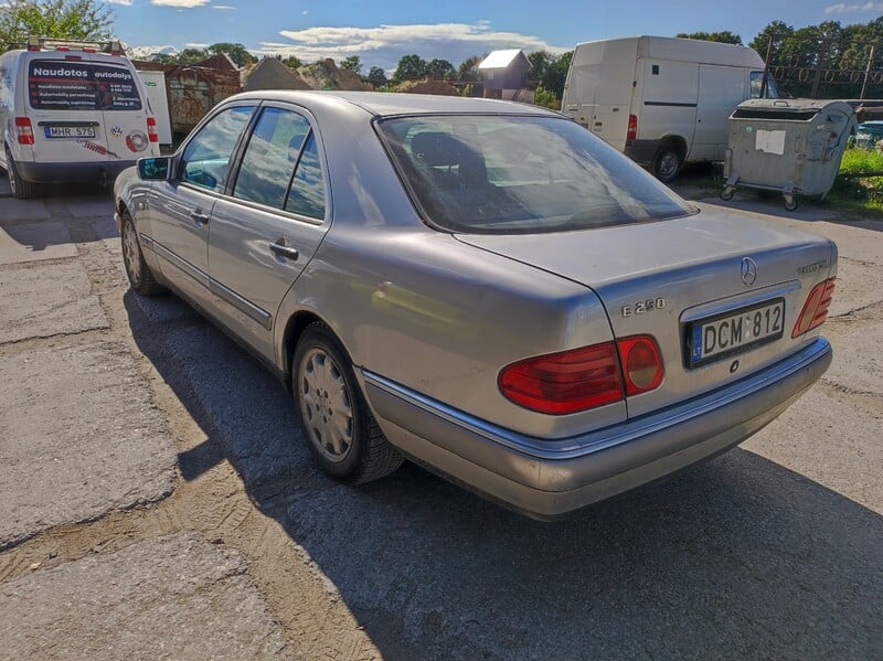 Photo 4 - Mercedes-Benz E 250 1999 y parts