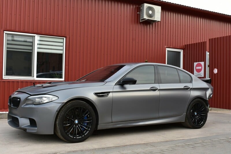 Photo 2 - Bmw M5 2012 y parts