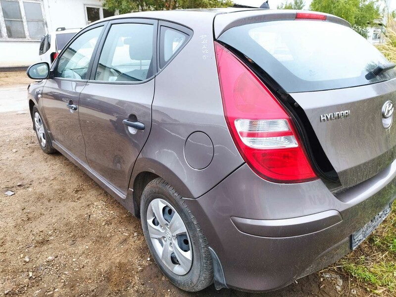 Photo 4 - Hyundai I30 2011 y parts