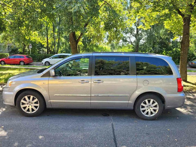 Chrysler Town & Country 2017 y rent