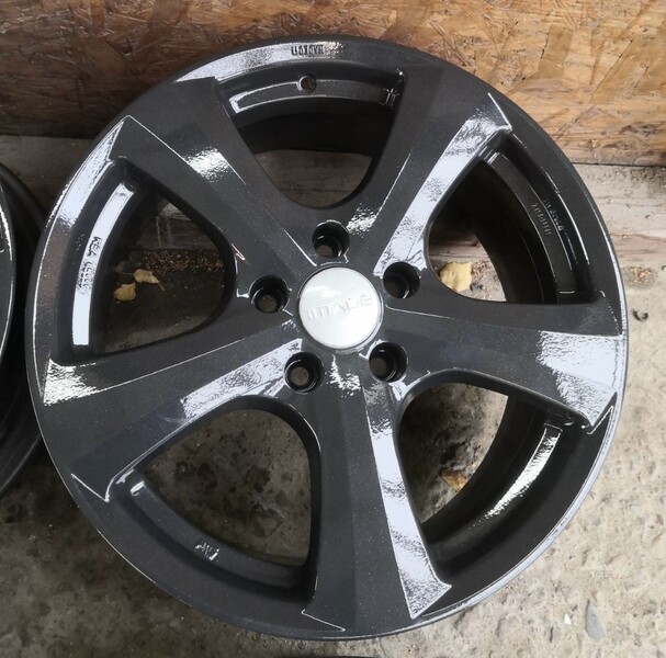 Photo 3 - Light alloy R18 rims