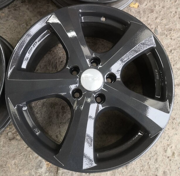 Photo 5 - Light alloy R18 rims