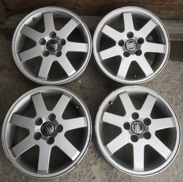 Photo 6 - Light alloy R15 rims