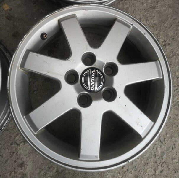 Photo 2 - Light alloy R15 rims