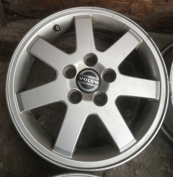 Photo 4 - Light alloy R15 rims