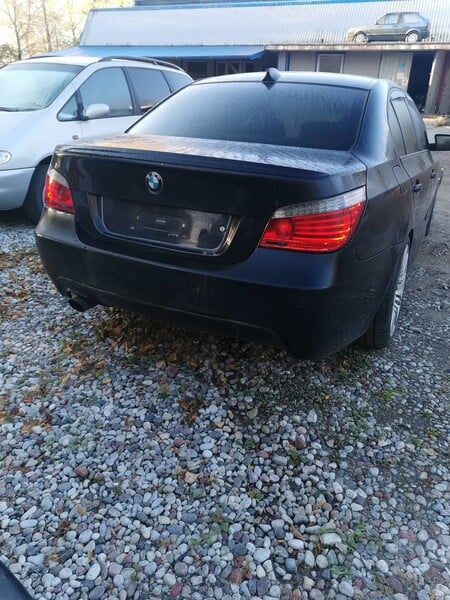 Photo 5 - Bmw 520 2009 y parts