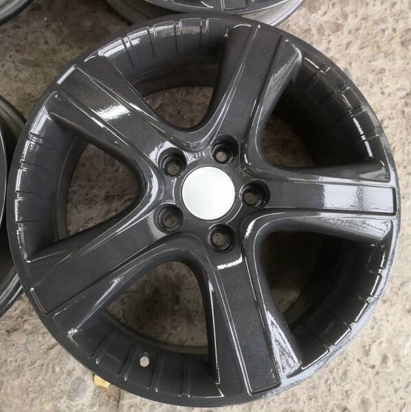 Photo 3 - Light alloy R18 rims