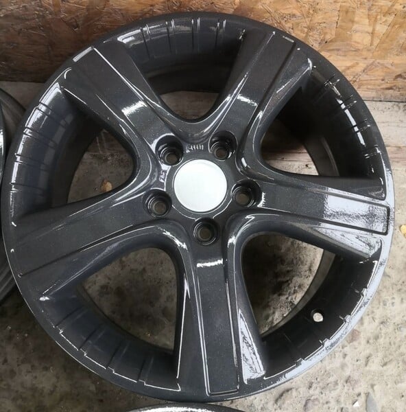 Photo 4 - Light alloy R18 rims