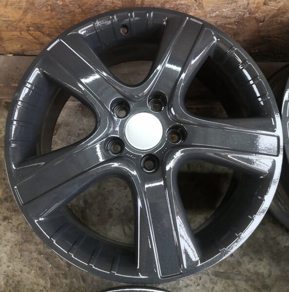 Photo 5 - Light alloy R18 rims