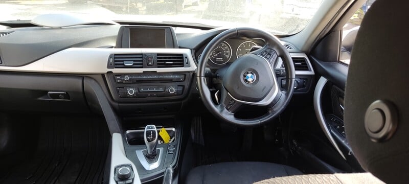 Photo 16 - Bmw 330 2015 y parts