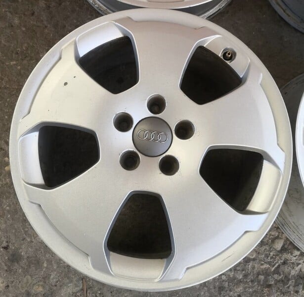 Photo 3 - Light alloy R17 rims