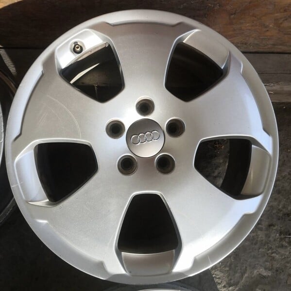 Photo 6 - Light alloy R17 rims