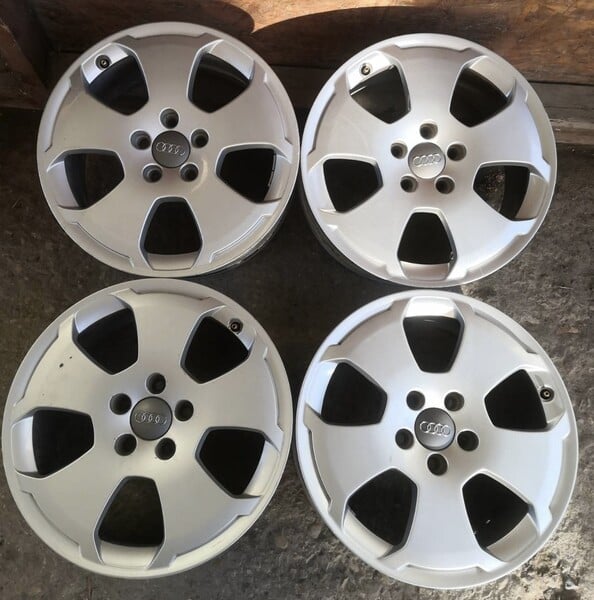 Photo 2 - Light alloy R17 rims