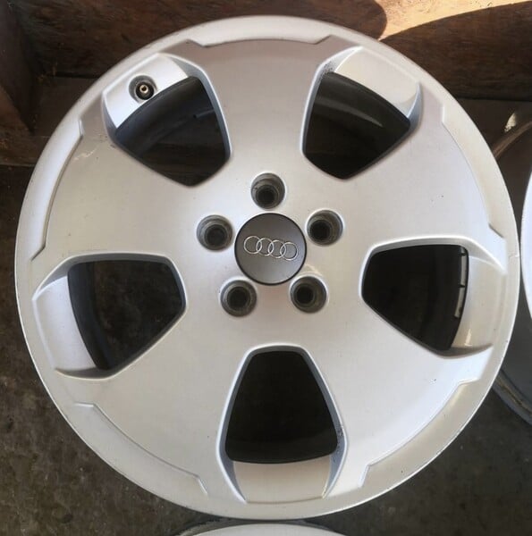 Photo 5 - Light alloy R17 rims