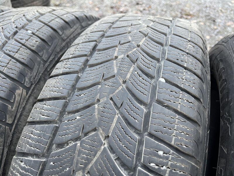 Фотография 1 - Goodyear R17 зимние шины для автомобилей