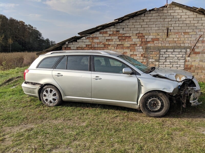 Photo 4 - Toyota Avensis 2006 y parts