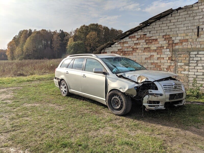 Photo 3 - Toyota Avensis 2006 y parts