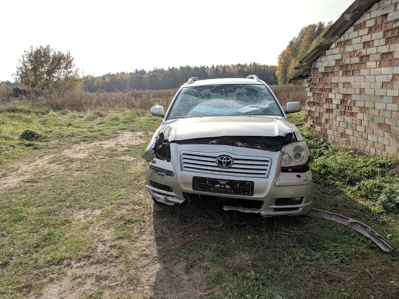 Photo 2 - Toyota Avensis 2006 y parts