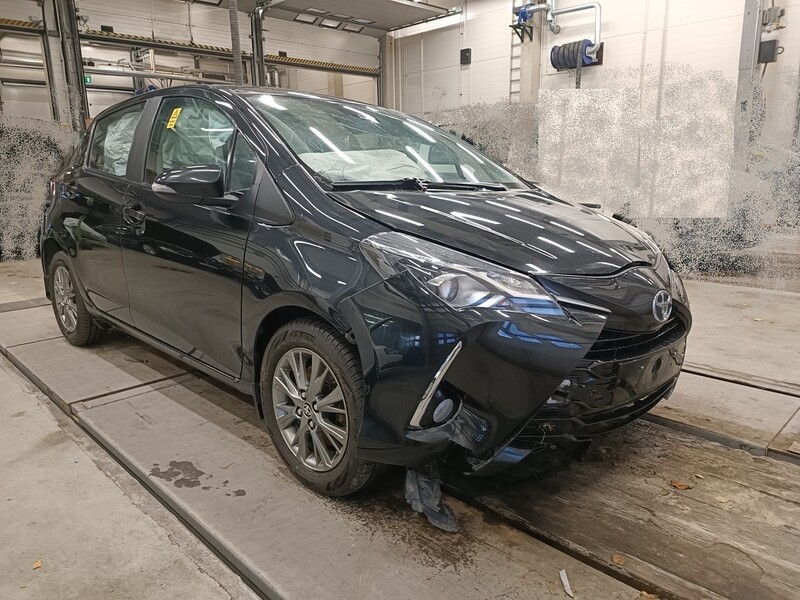 Toyota Yaris 2018 г запчясти