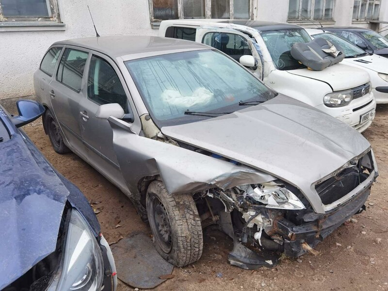 Photo 1 - Skoda Octavia 2006 y parts