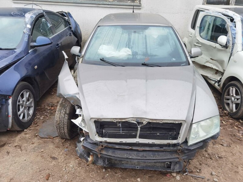 Photo 2 - Skoda Octavia 2006 y parts