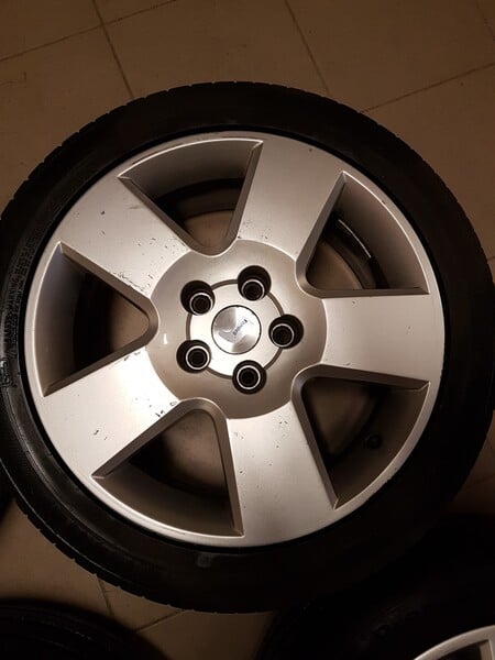 Photo 2 - Light alloy R17 rims