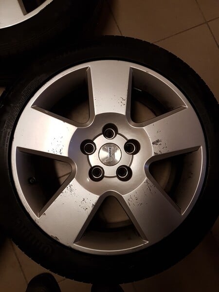 Photo 3 - Light alloy R17 rims