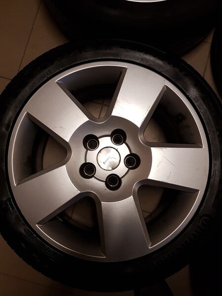 Photo 4 - Light alloy R17 rims