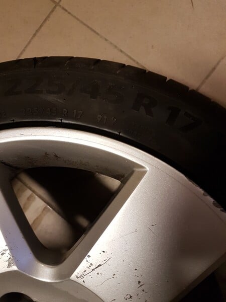 Photo 7 - Light alloy R17 rims