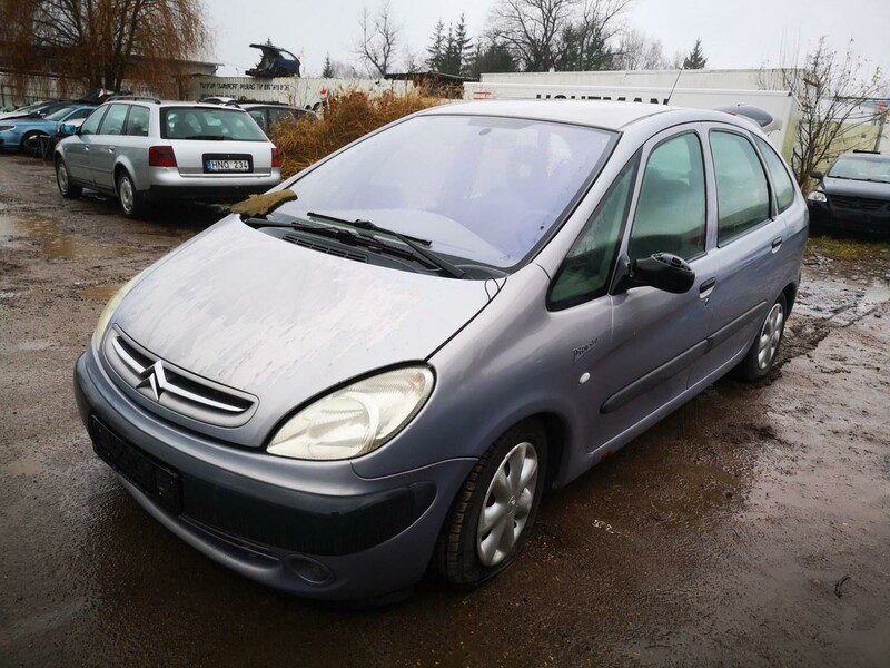 Photo 2 - Citroen Xsara Picasso 2000 y parts