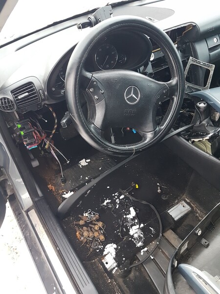 Photo 4 - Mercedes-Benz C 220 2005 y parts