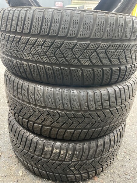 Фотография 1 - Pirelli R18 зимние шины для автомобилей