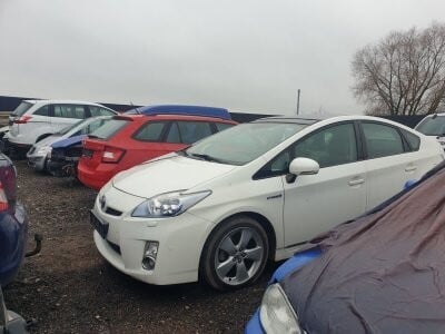 Photo 3 - Toyota Prius 2010 y parts