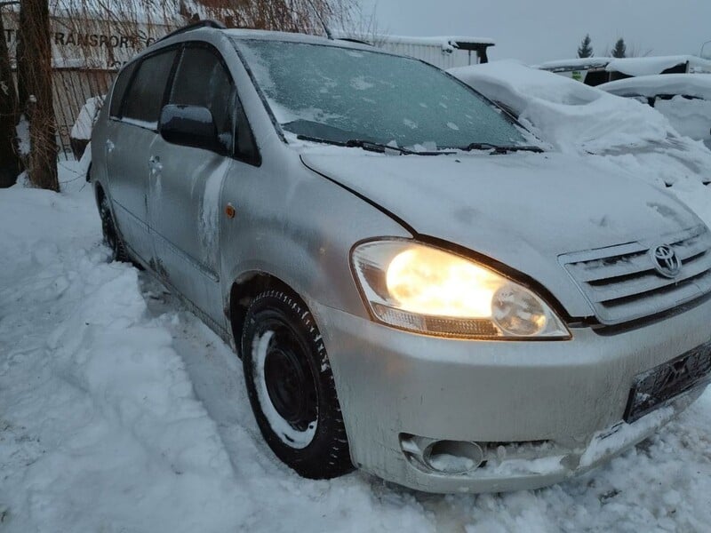 Toyota Avensis Verso 2003 m dalys