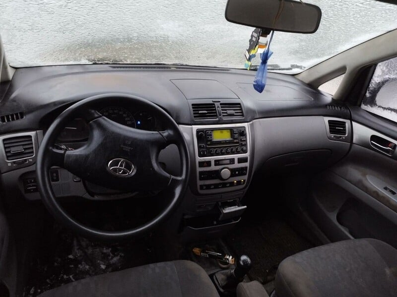 Photo 8 - Toyota Avensis Verso 2003 y parts