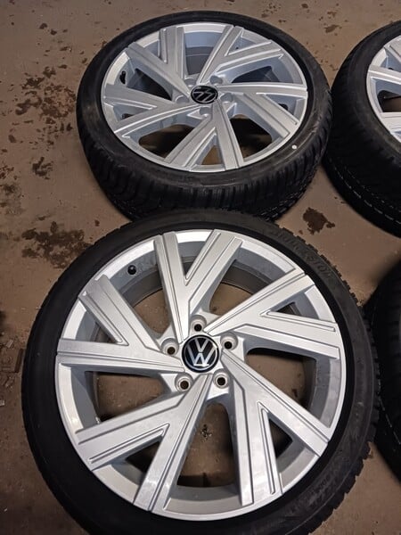 Photo 3 - Volkswagen Golf light alloy R18 rims