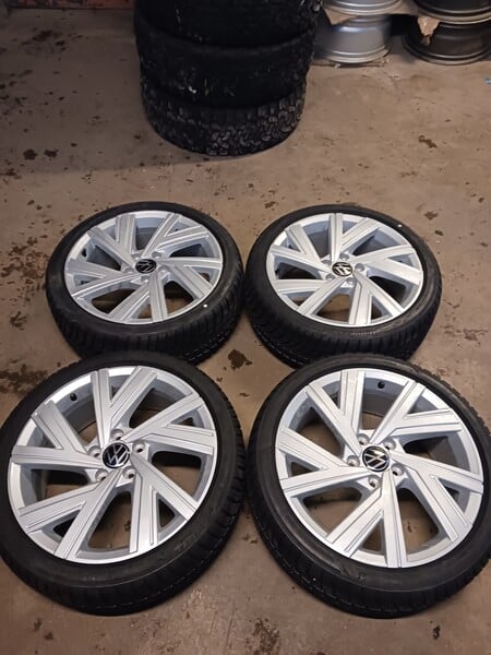 Photo 4 - Volkswagen Golf light alloy R18 rims